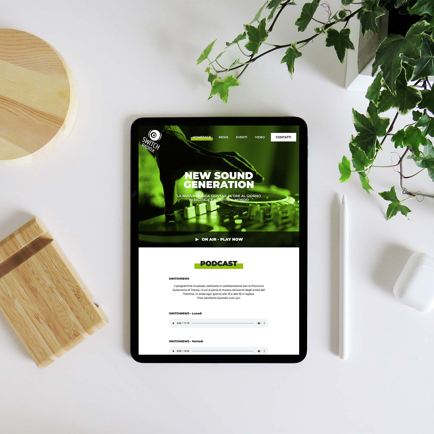 mockup iPad con homepage del sito web switchradio.it